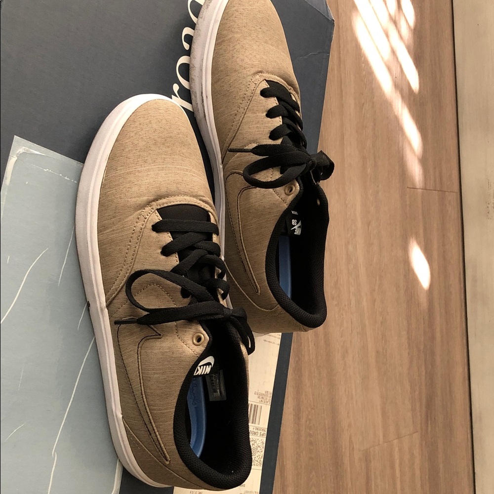 Nike Men's Beige and Black Sneakers